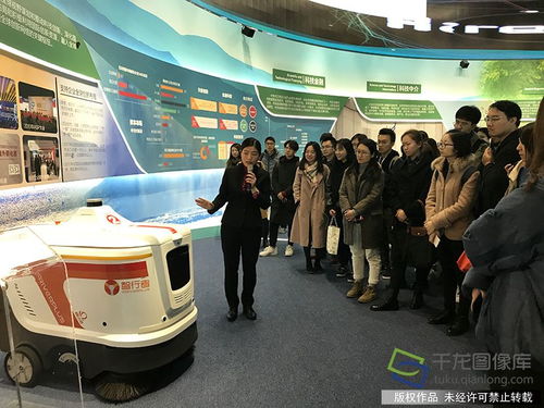 北京属地互联网新闻信息服务单位从业人员参观中关村创新成果展，以科技创新引领信息服务